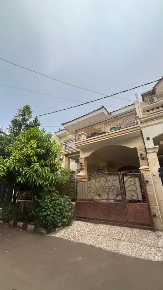 Rumah di Jual perumahan Taman Laguna Cibubur
