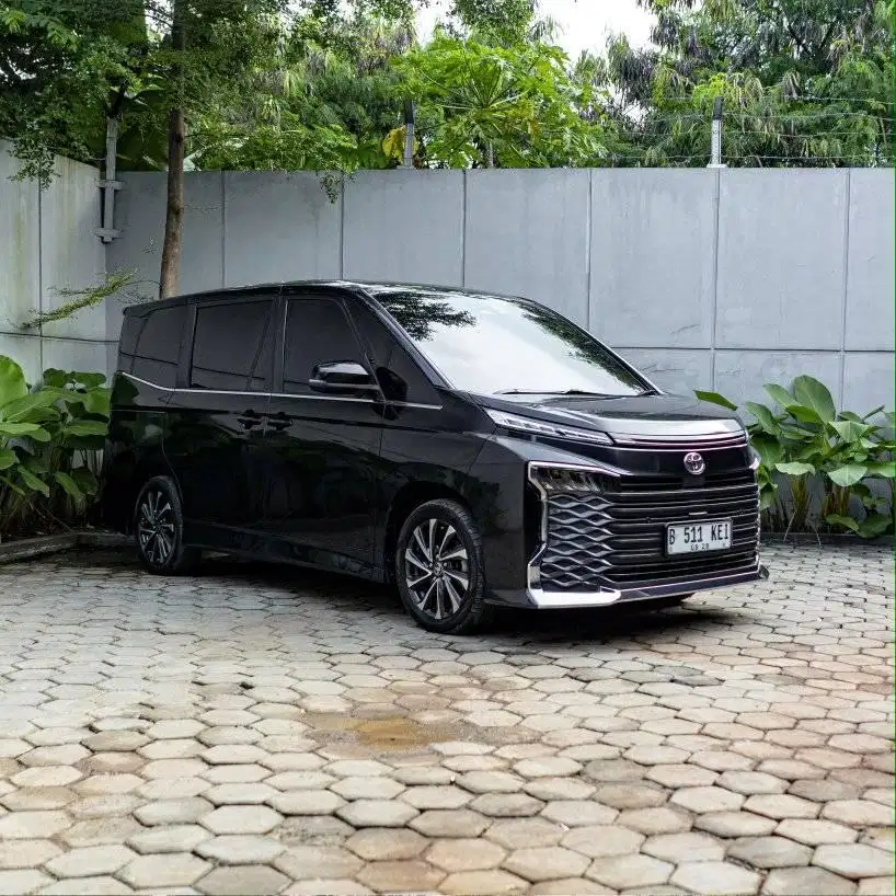 Toyota Voxy 2023 Matic / AT