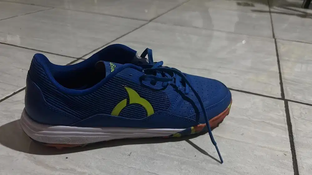 Sepatu Mini Soccer 99% masih mulus dipakai cuma 1x