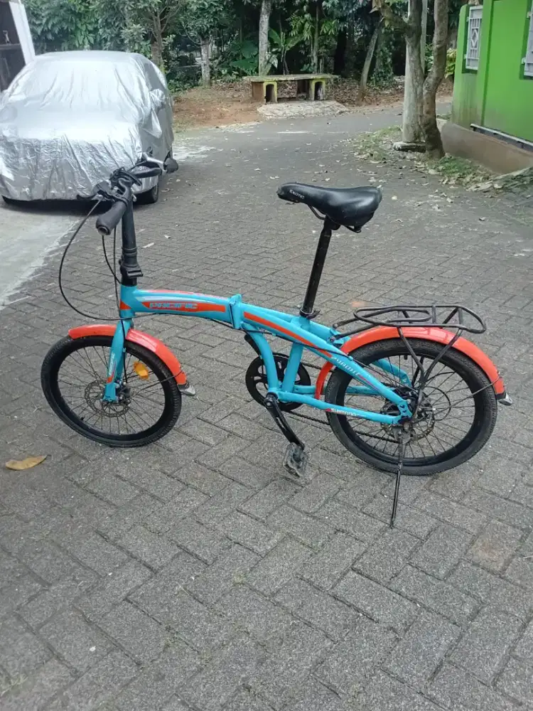 Sepeda lipat pasific