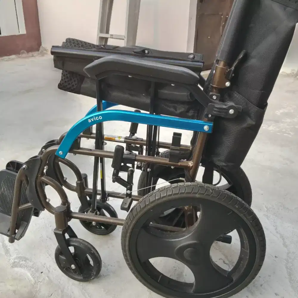 Kursi roda avico