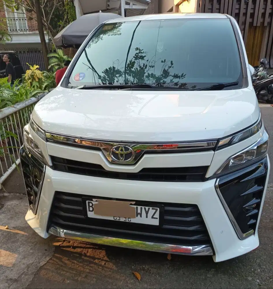 Bukan Alphard, Tapi Gaya Hidupnya Premium: Rasa Sultan! Voxy 2019/2020