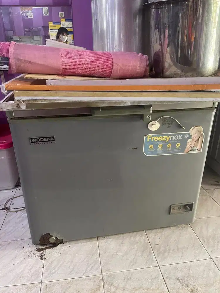 Freezer Modena Bekas