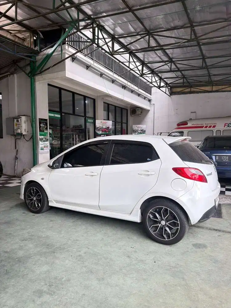 Mazda 2 R 2011 Bensin