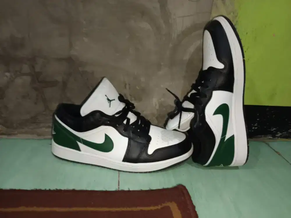 Nike Air Jordan Low 1 Black/summit white George green