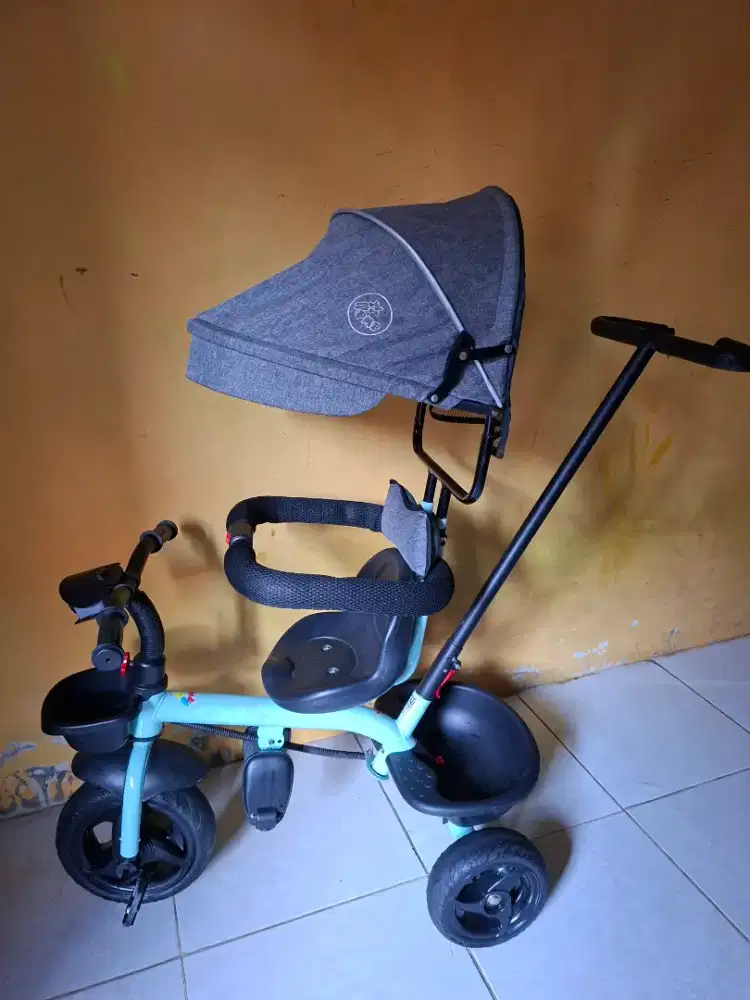 Sepeda roda tiga anak