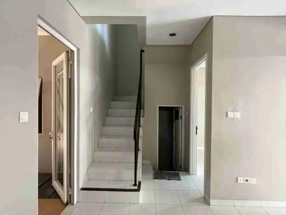 DIJUAL RUMAH
Modernland Vienna
Rumah siap Tinggal 
Tinggal bawa koper