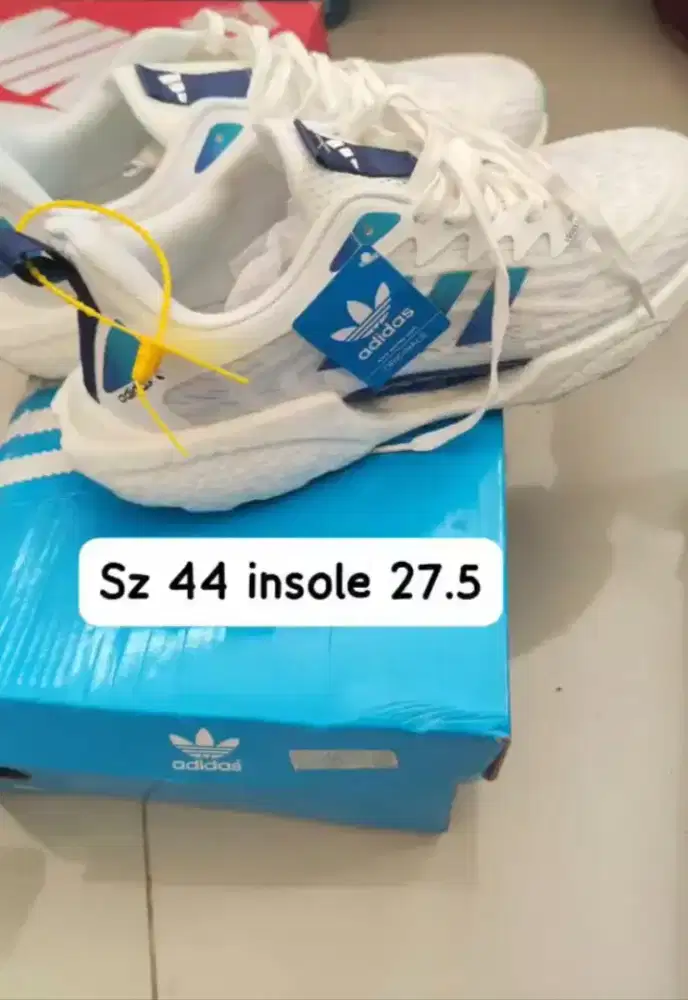 Sepatu Adidas Putih Size 44 – Insole 27,5 cm