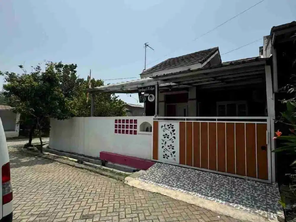Dijual Rumah Posisi hook ada kolam renang di VBI 3