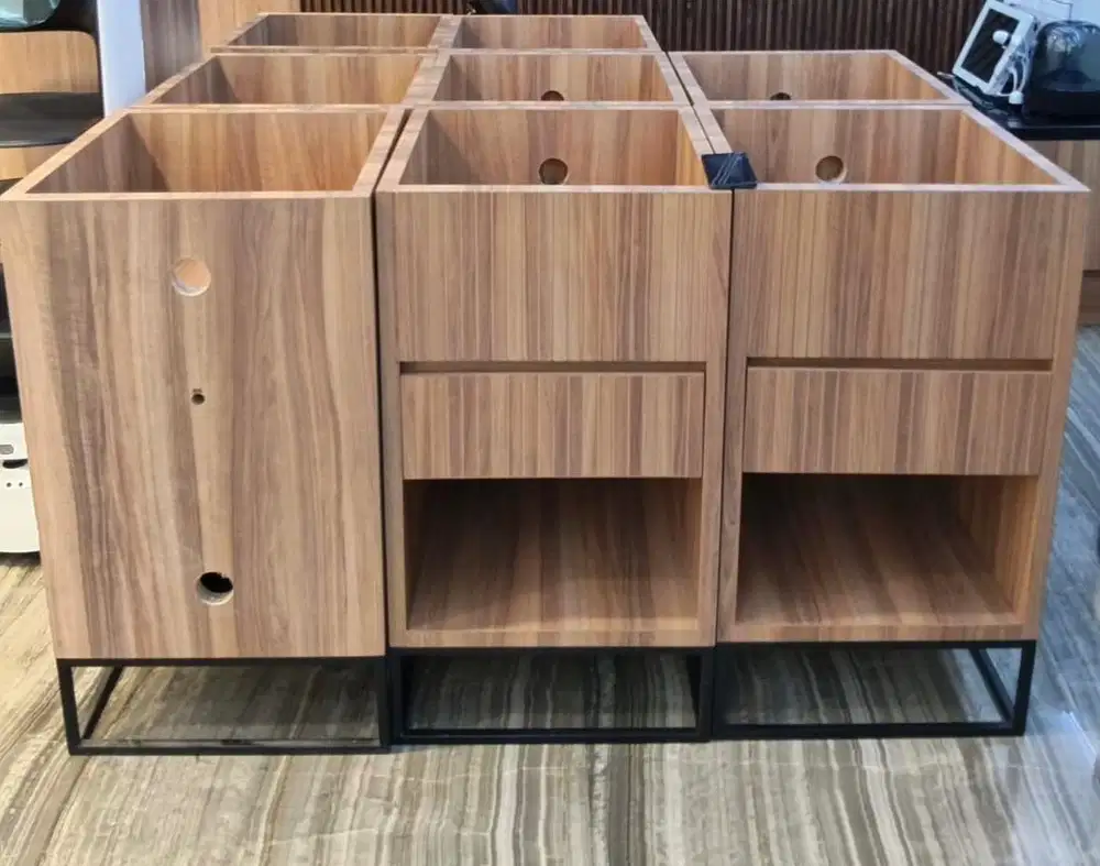 Cabinet Dengan Laci dan Kaki Besi cocok untuk barber salon cafe kamar