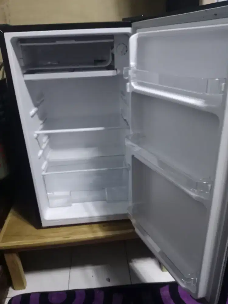Kulkas satu pintu changhong 100L 85W