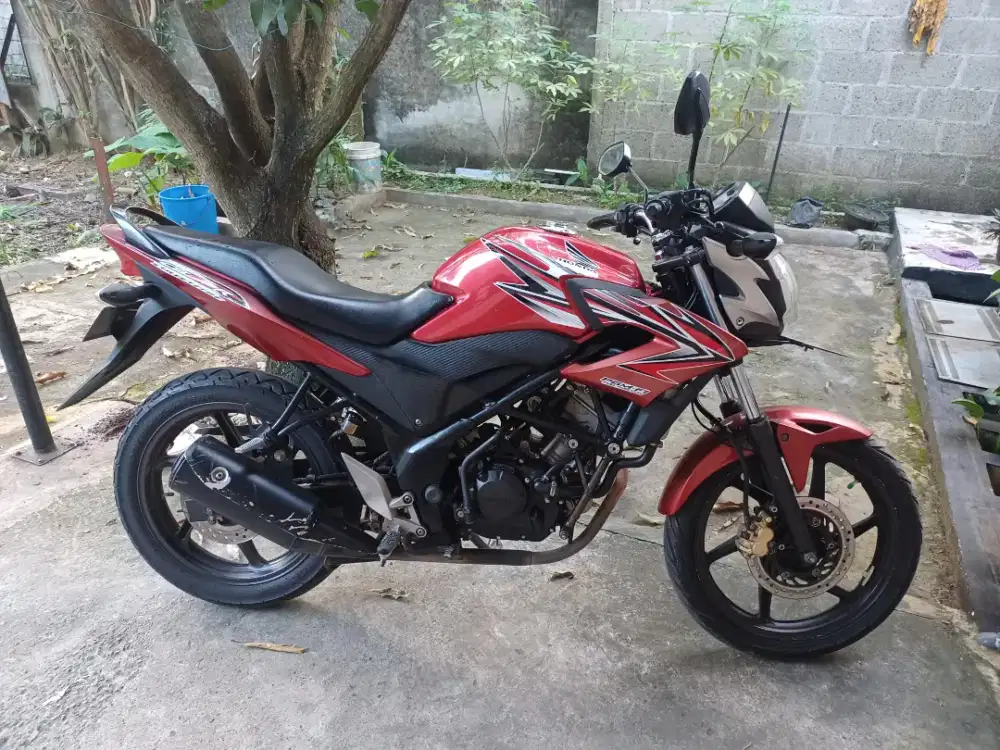 Honda CB 150 R tahun 2015 punya pribadi
