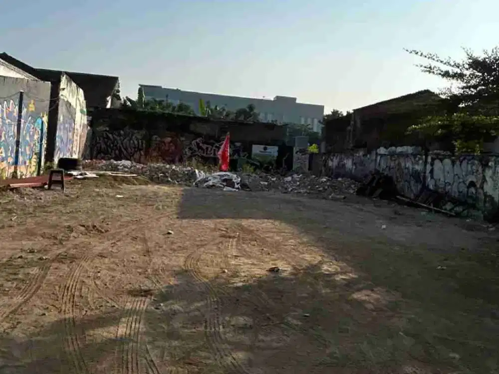 jual murah harga di bawah pasar tanah siap bangun bagus untuk kantor ,Kafffe ,kost San ,rumah hunian ,d jantung kota Jombang  Jatim