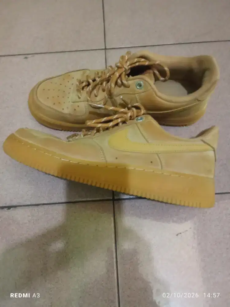 Sepatu Nike coklat