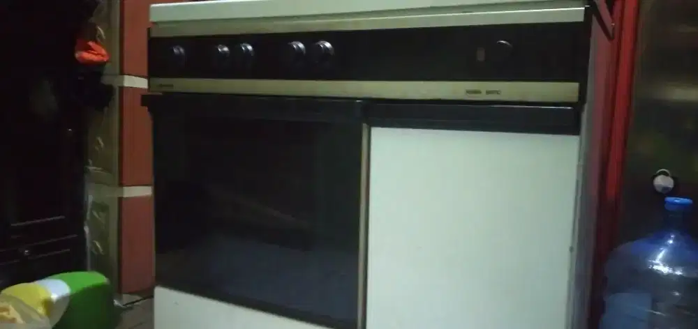 oven merk Ariston 4 tungku
