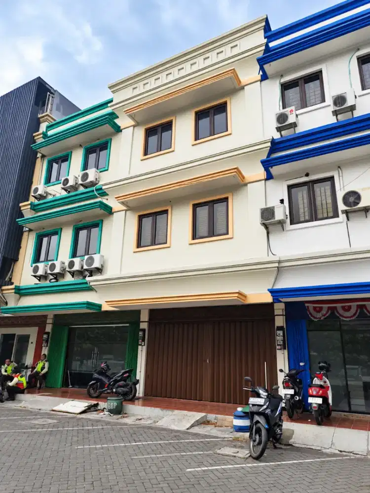 Jual ruko 3 lantai parkiran luas di galaxy bumi permai ARAYA surabaya