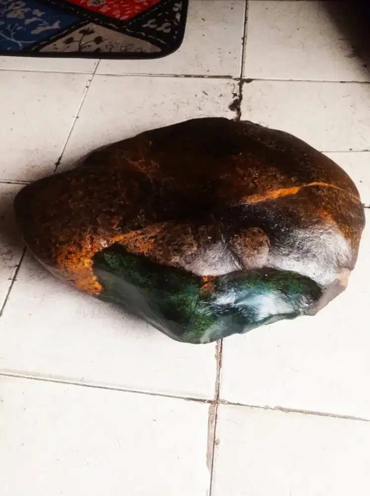 Bongkahan Jade/Giok 28kg Asli Natural Tembus Senter