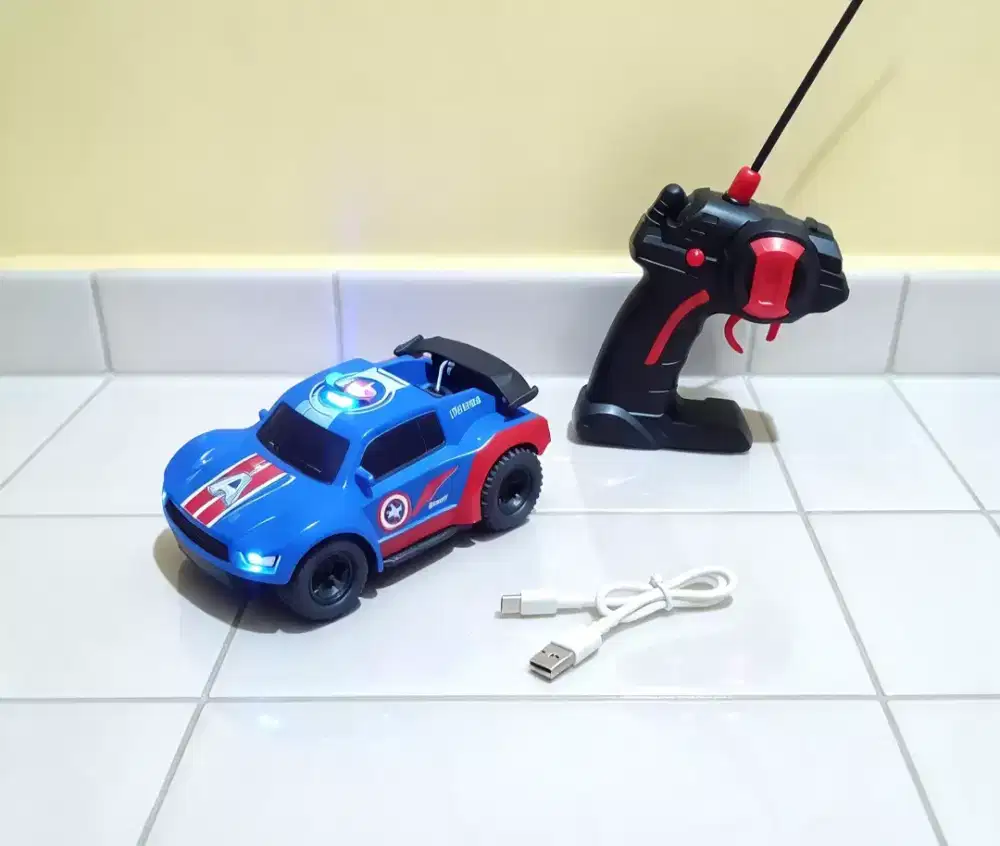 Mainan mobil remote