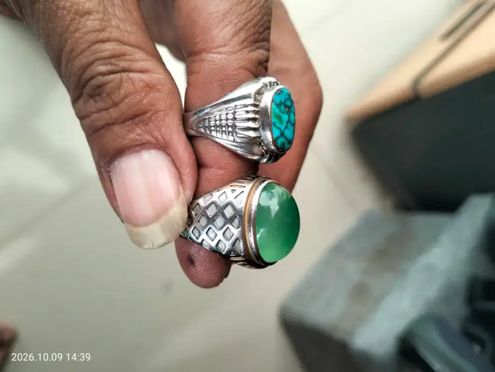 Batu pirus dan batu hijau
