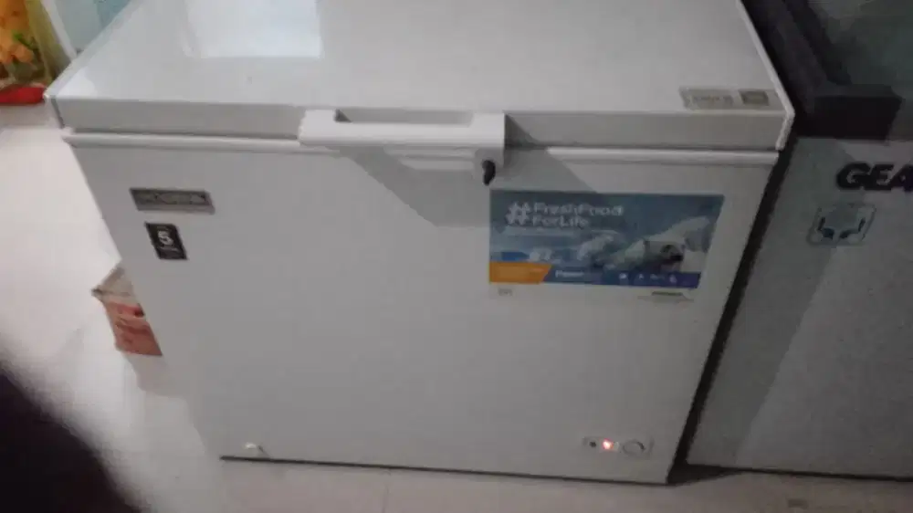 Freezer box Midea ukuran 200
