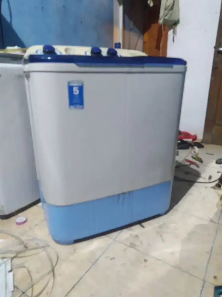 Mesin cuci Aqua 2tabung