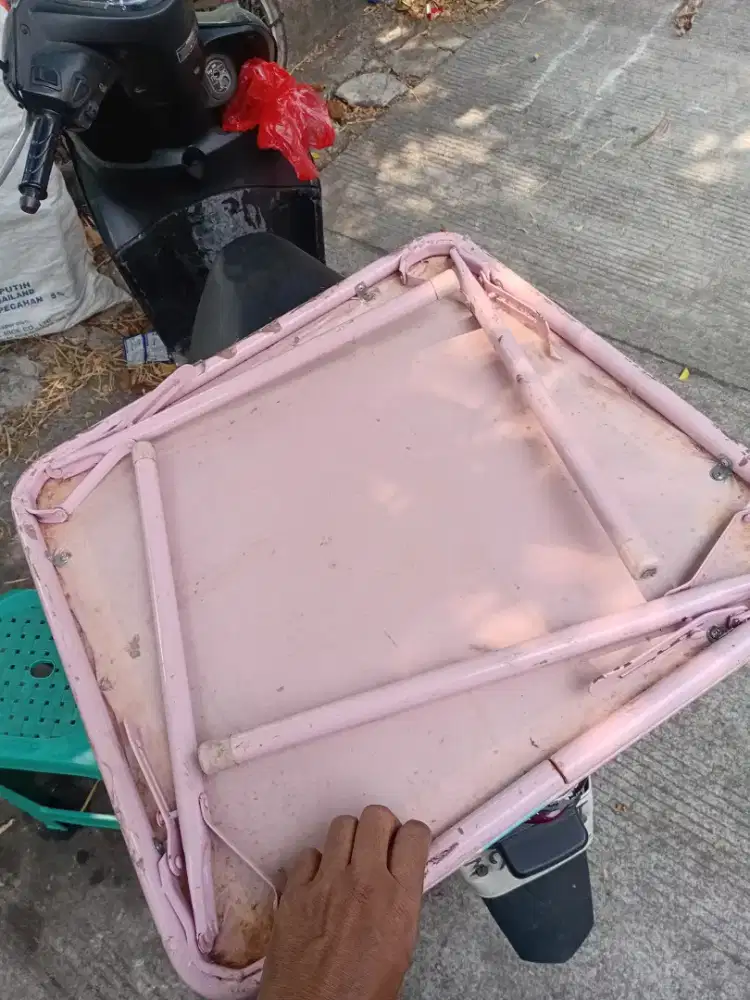 Meja lipat siap pakai