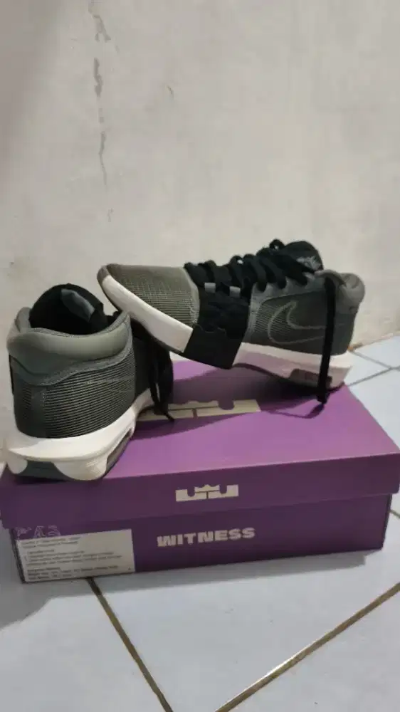 sepatu basket nike
