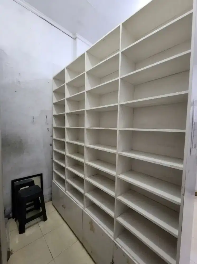 lemari apotek,lemari display,rak obat