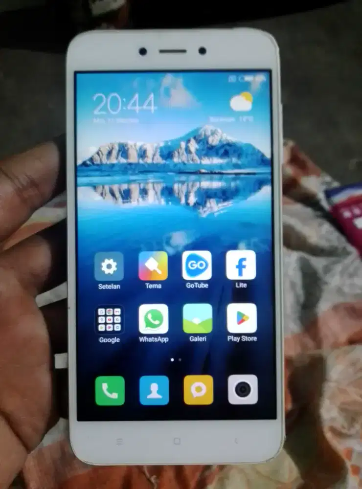 Xiaomi redmi 5a 4G 2/16 layar 5 inchi gold