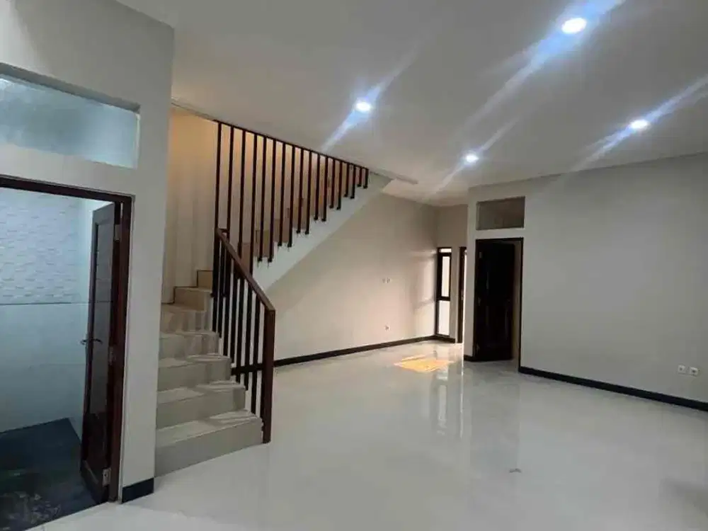 Dijual rumah Baru Hoek  2 lantai siap huni semifurnished di Taman Kopo Indah