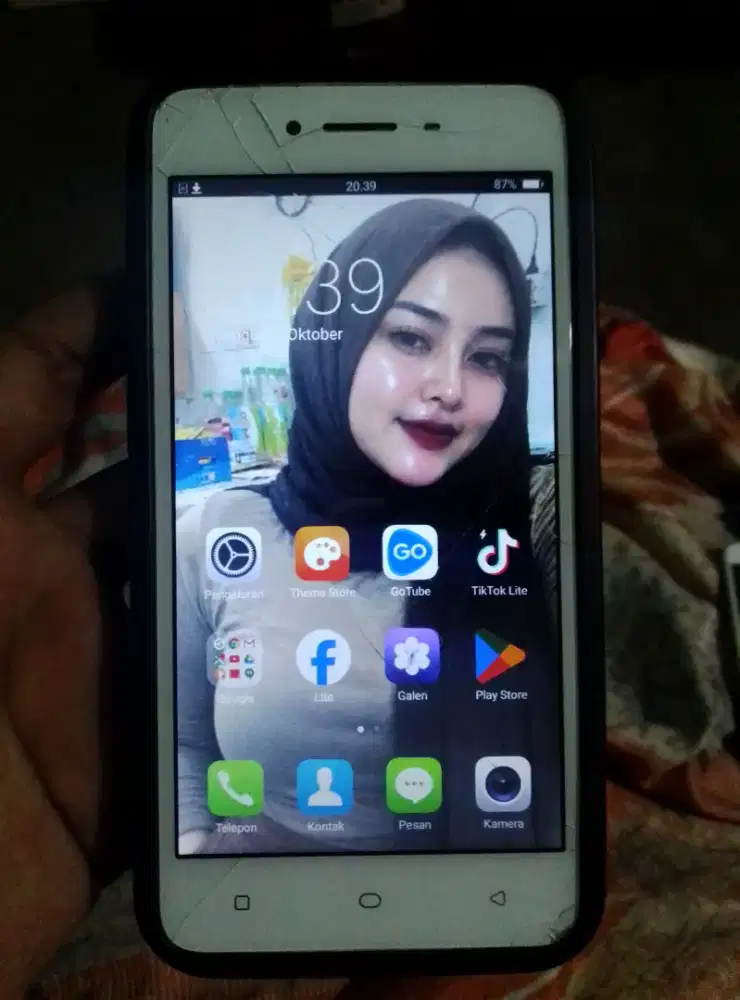 Oppo A37f 4G 2/16 layar 5 inchi retak normal