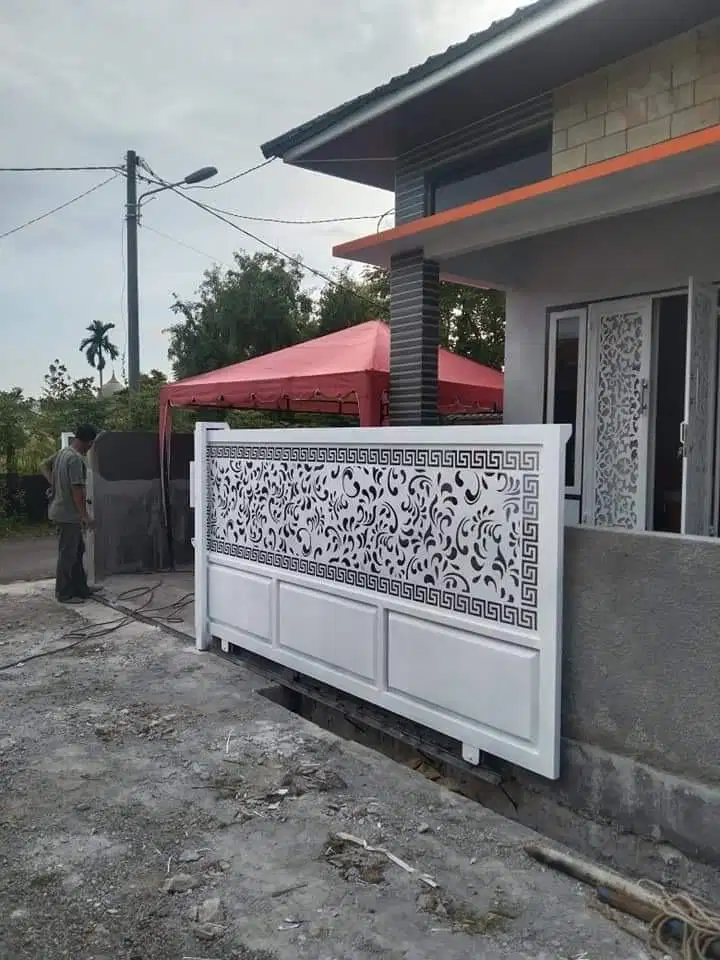 Pagar dan pintu gerbang plat cating laser minimalis