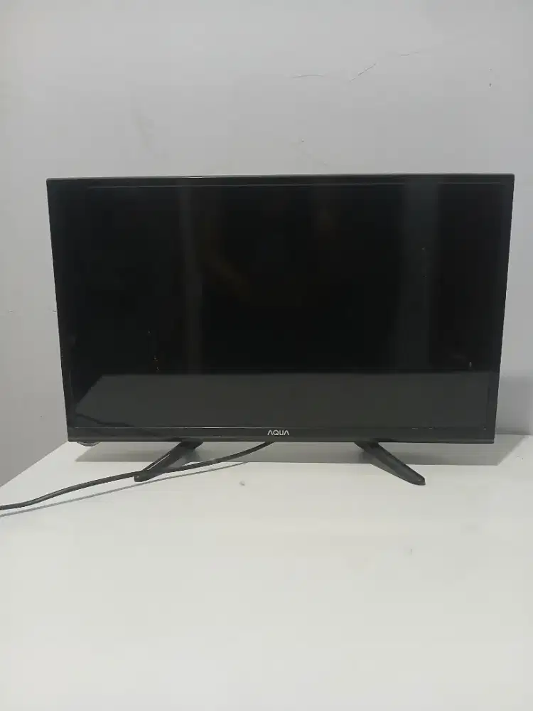 Monitor komputer merk AQUA