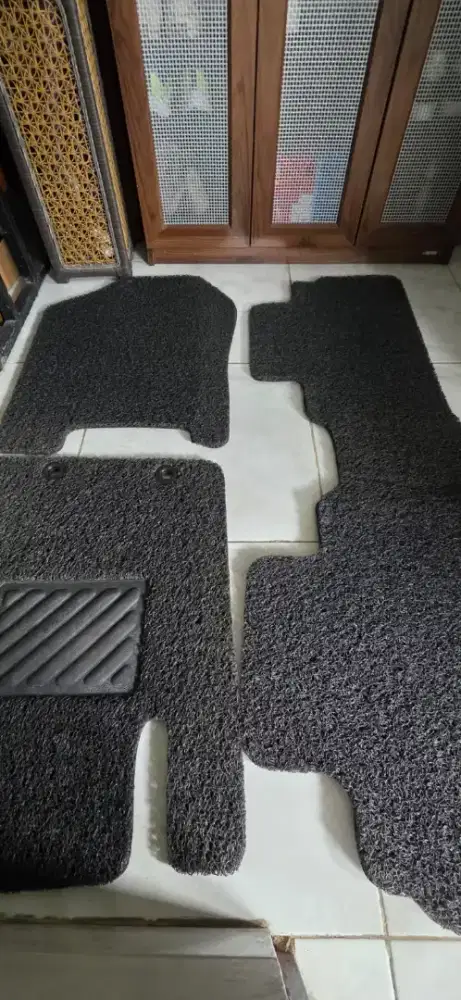 Karpet Mie ex Toyota Veloz Q 2024. 2 Baris, Depan dan tengah