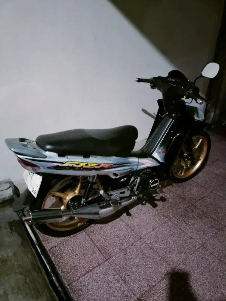 Yamaha F1ZR Sporty