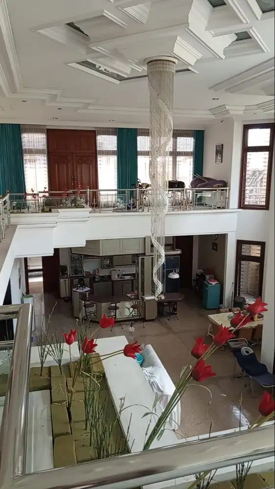 DISEWAKAN MURAH RUMAH KOMERSIAL KUPANG BARU LOKASI NOL JALAN RAYA!