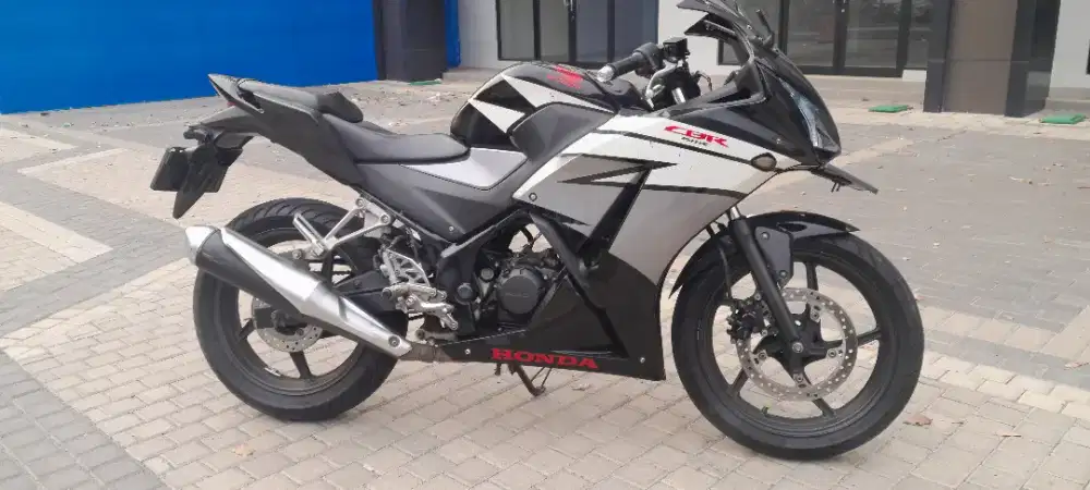 Motor sport honda CBR 150 tahun 2015