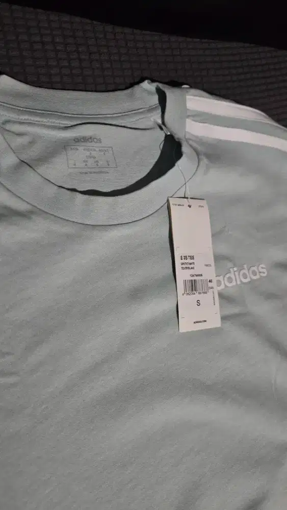Kaos adidas origunal size S (baru)