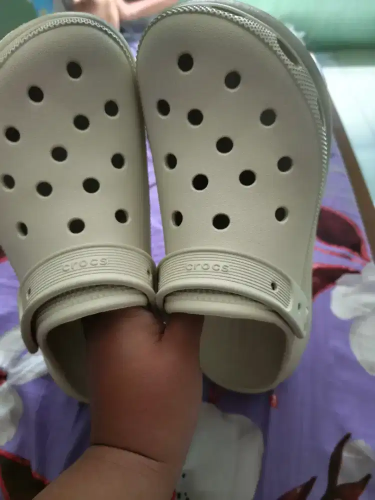 Sandal crocs beige