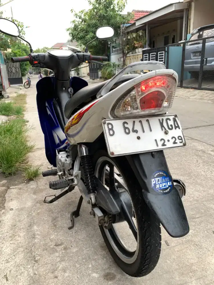 Jupiter z asli biru 2005