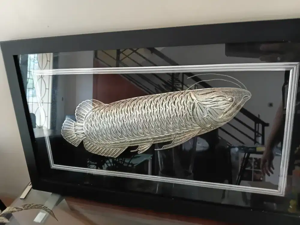 Pajangan perak ikan arwana