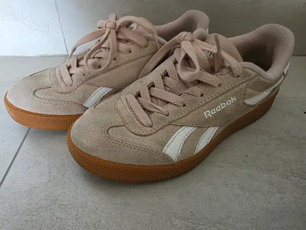 Sepatu wanita reebok smash edge suede soft pink