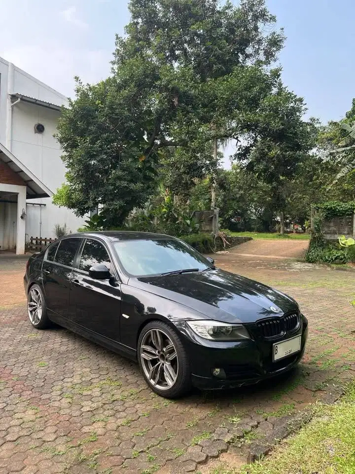 Dijual BMW E90 LCI 320i Tahun 2009
