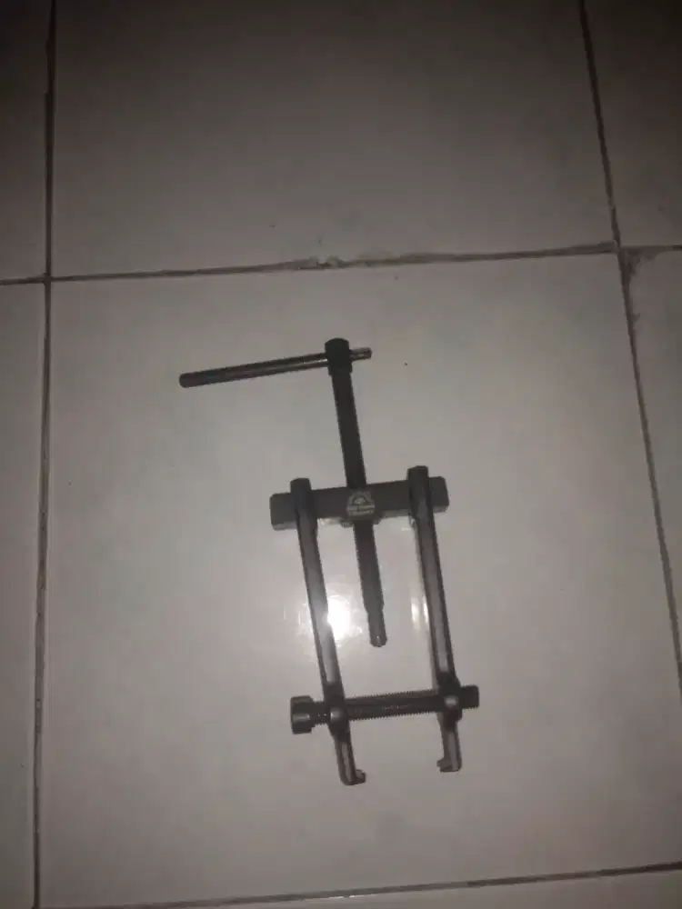 Treker bearing besar EYE BRAND