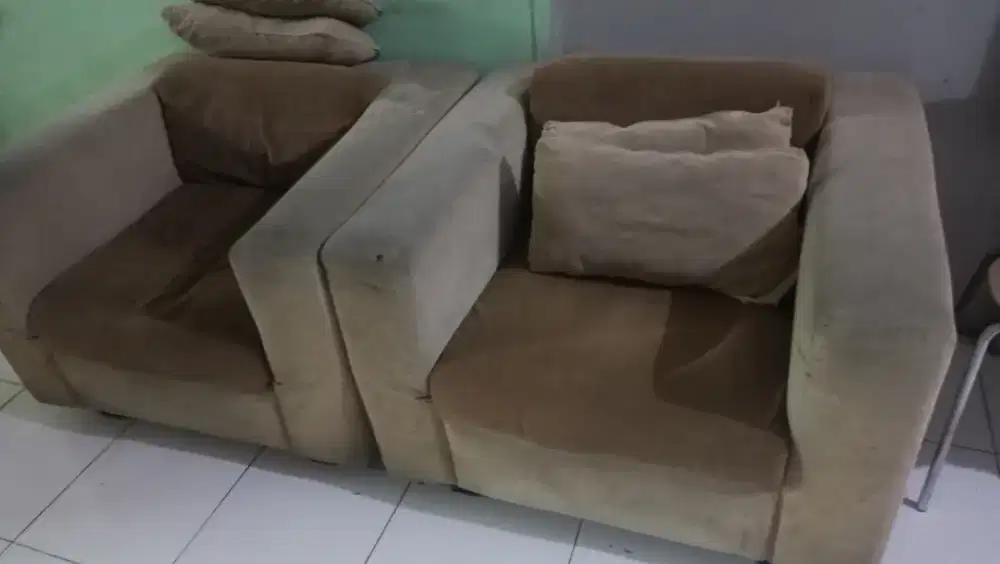 2 buah sofa dijual