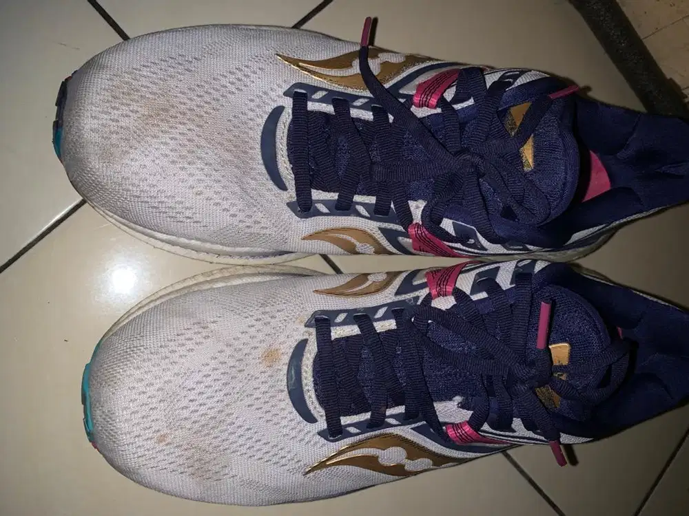 SAUCONY TRIUMPH 20