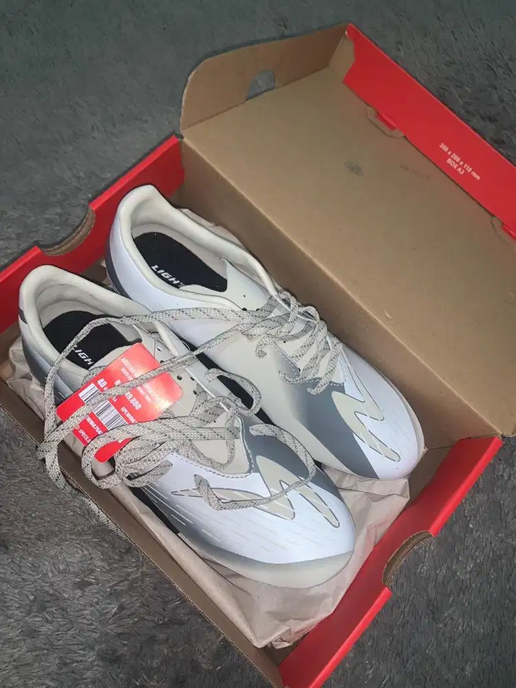 SEPATU BOLA ACCELERATOR LS 5 PRO FG SILVER GREEN