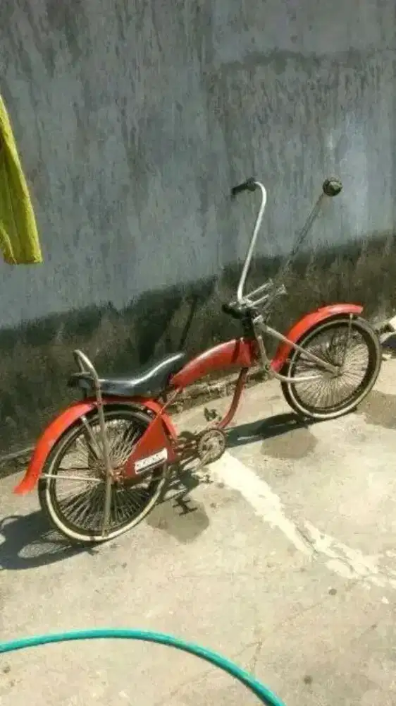 Sepeda lowrider