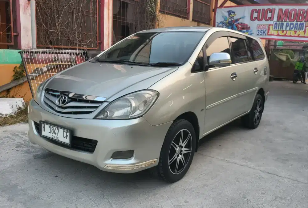 INNOVA 2.0 V LUXURY 2010