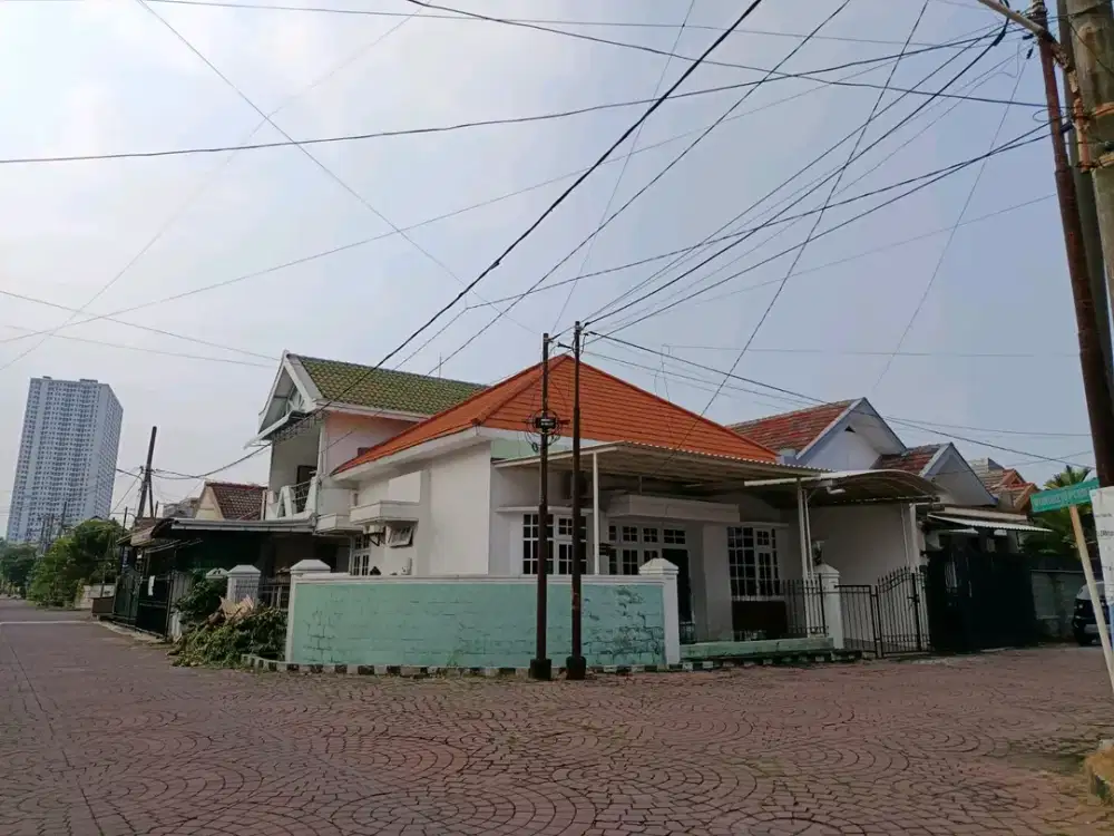 RUMAH HOOK PEKARANGAN LUAS NIRWANA EXECUTIVE